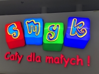 Kompleksowe oznakowanie nowych biur firmy SMYK SA Warszawa Domaniewska
