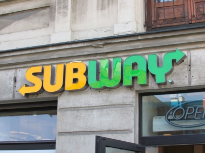 Oznakowanie dla nowej restauracji SUBWAY Warszawa ulica Targowa